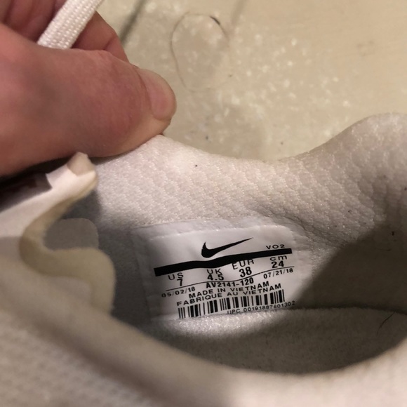 White and gold Nike Metcon sneaker π€ππππ€ - Picture 5 of 8